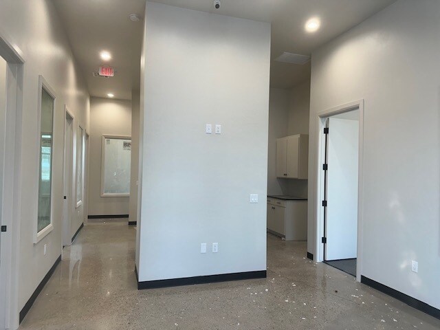 More Photos Of 1010 S Santa Fe Ave, Moore Office For Lease