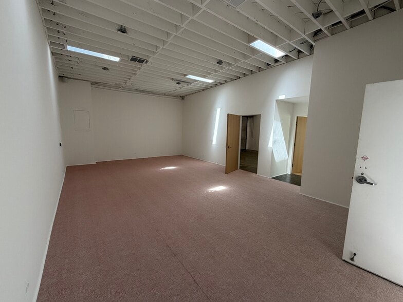 More Photos Of 8115 Melrose Ave, Los Angeles Storefront Retail Office For Lease