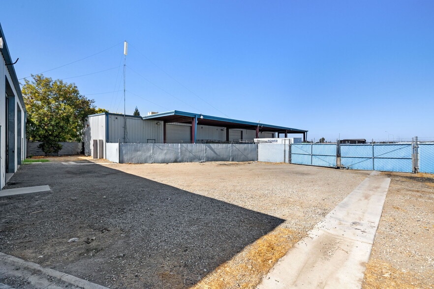 More Photos Of 2550 E Belle Ter, Bakersfield Manufacturing For Lease