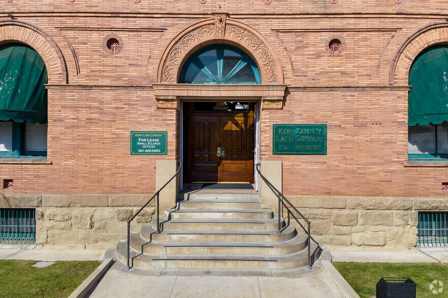 More Photos Of 1712 19th St, Bakersfield Office For Lease