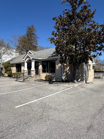 More Photos Of 8185 Ritchie Hwy, Pasadena Office For Sale