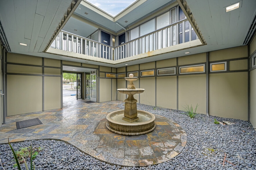 More Photos Of 2398 Fair Oaks Blvd, Sacramento Office For Sale