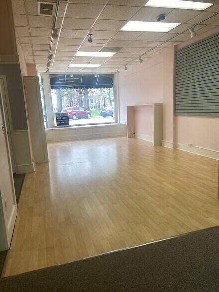 More Photos Of 101 Public Sq, Medina Storefront For Lease