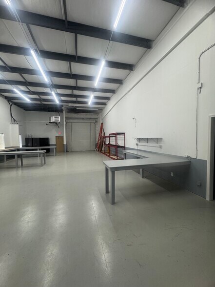 More Photos Of 1410 Park Ln S, Jupiter Warehouse For Lease