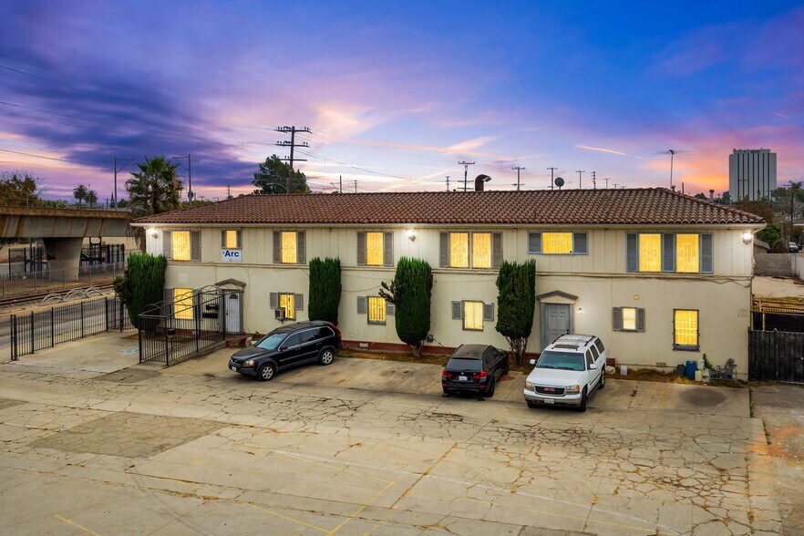 More Photos Of 915-1011 N Willowbrook Ave, Compton Warehouse For Sale