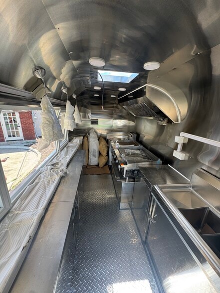 More Photos Of 410 E 37th St, Savannah Freestanding For Lease