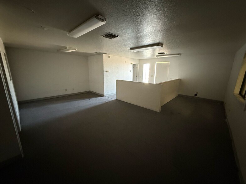 More Photos Of 100 E 9th St, Douglas Warehouse For Sale