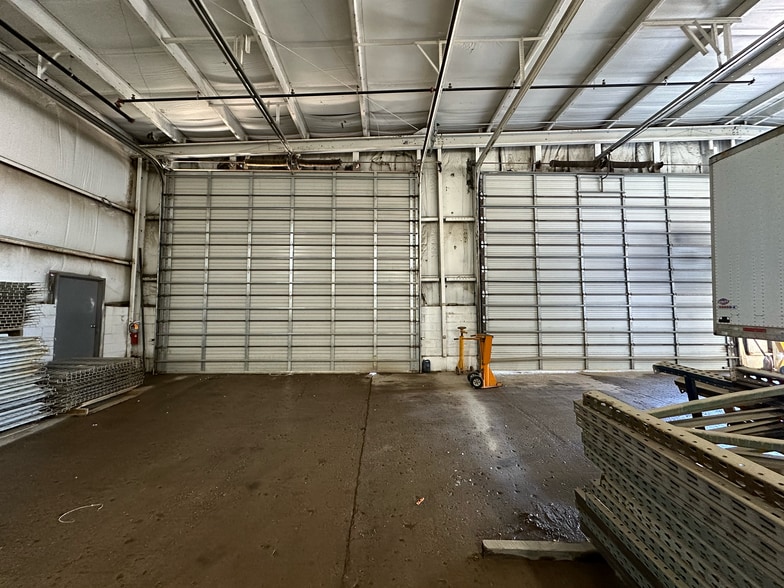 More Photos Of 15401 Industrial Dr, Schoolcraft Warehouse For Lease
