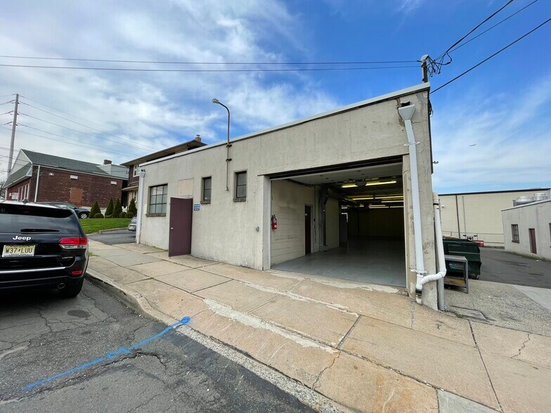 More Photos Of 45 Wadsworth St, Wallington Warehouse For Lease