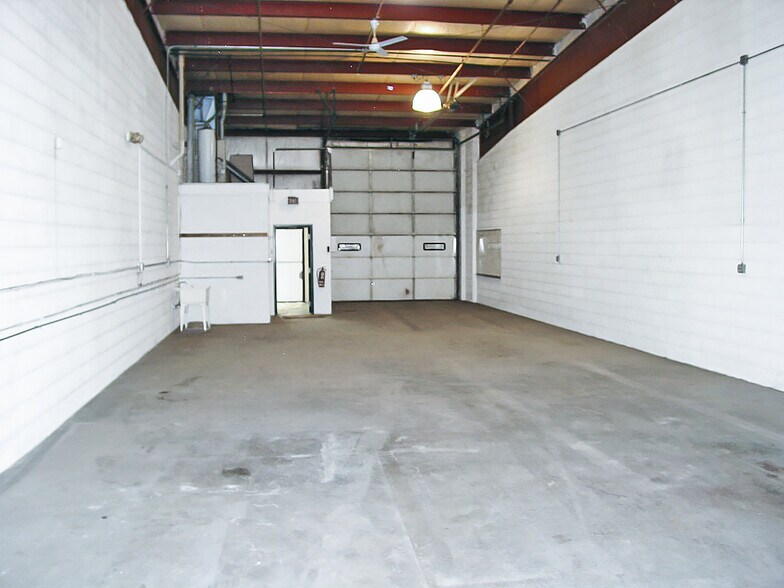 More Photos Of 6817 Hobson Valley Dr, Woodridge Warehouse For Lease