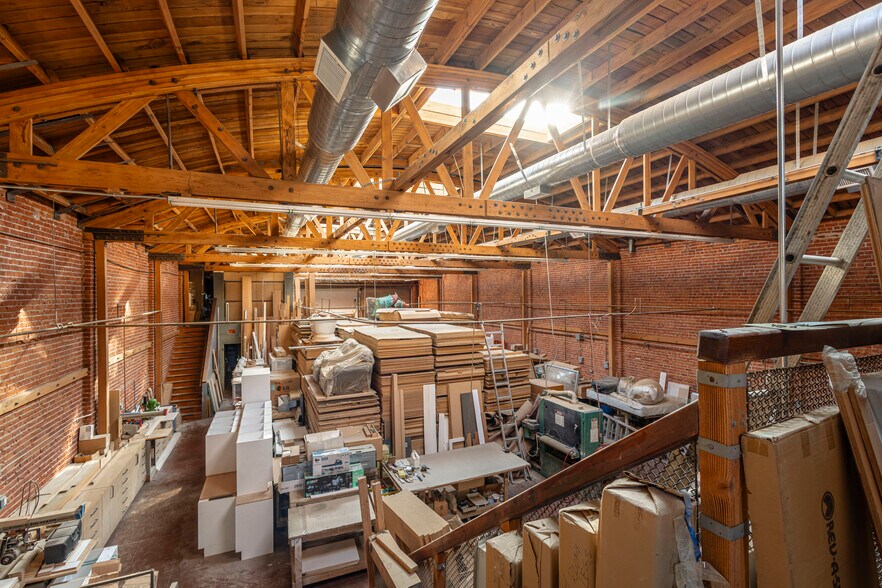 More Photos Of 4621 W Washington Blvd, Los Angeles Warehouse For Lease