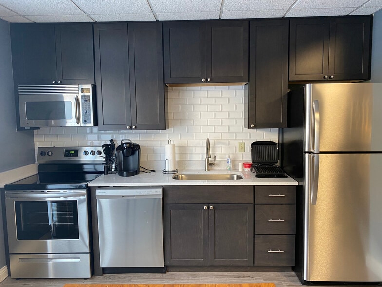 More Photos Of 6542 Regency Ln, Eden Prairie Office For Lease