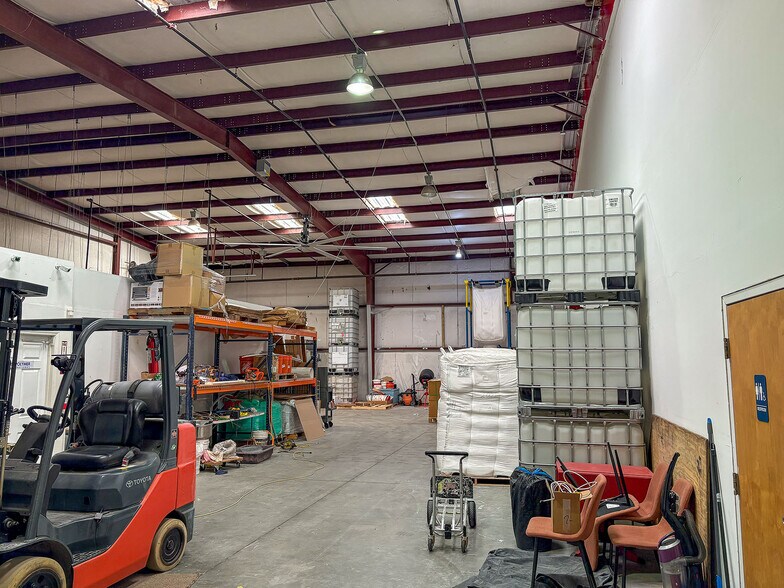 More Photos Of 200 Varnfield Dr, Summerville Warehouse For Lease