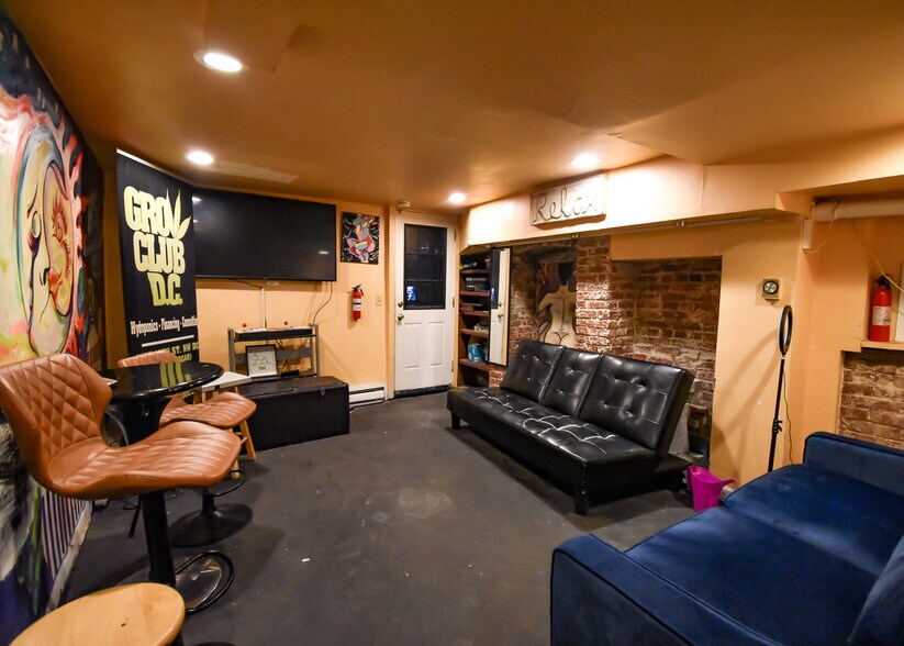 More Photos Of 2337 18th St NW, Washington Storefront Retail Residential For Lease