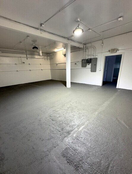 More Photos Of 13851 Saticoy St, Van Nuys Warehouse For Sale