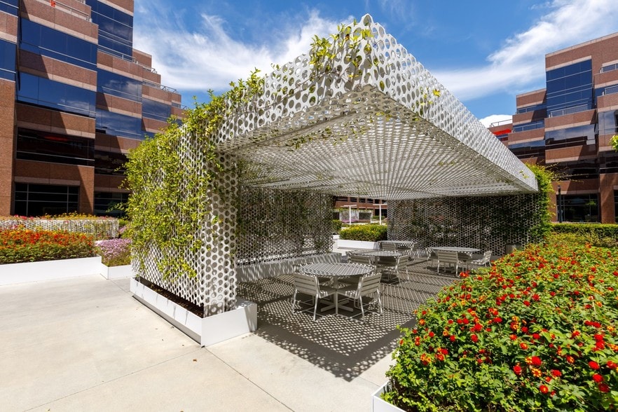 More Photos Of 5700 Wilshire Blvd, Los Angeles Office For Lease