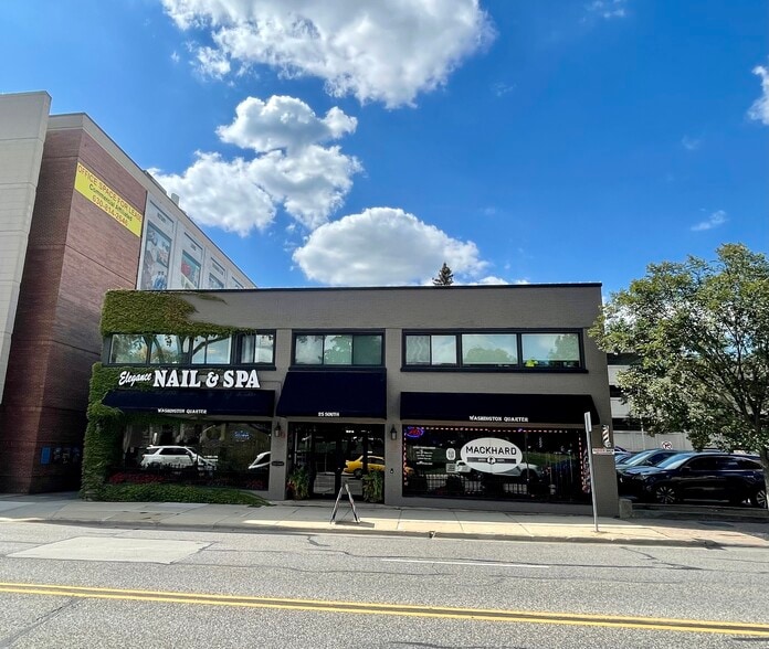 More Photos Of 25 S Washington St, Naperville Storefront For Lease