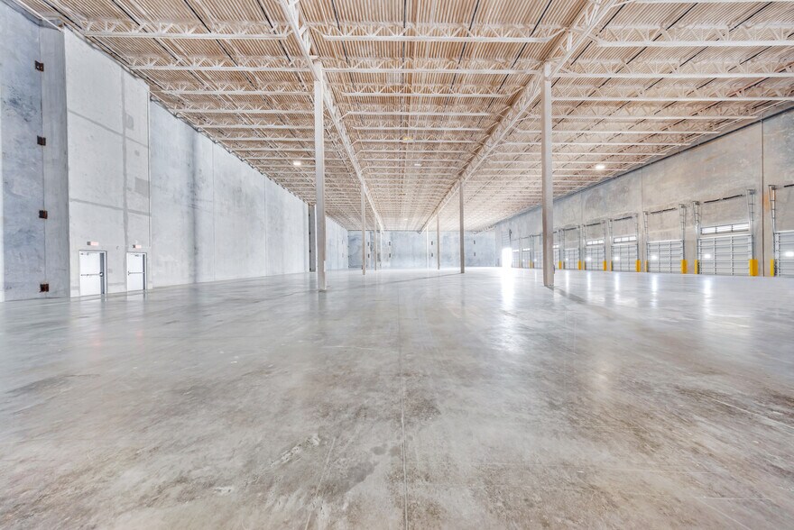 More Photos Of 14101 NW 112th Ave, Hialeah Gardens Warehouse For Lease