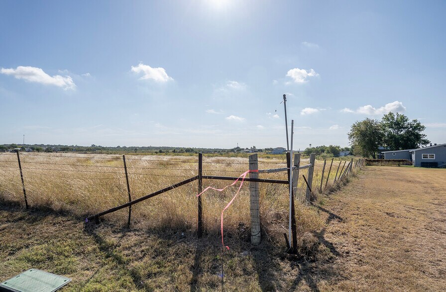 More Photos Of 1833 County Road 305, Jarrell Land For Sale