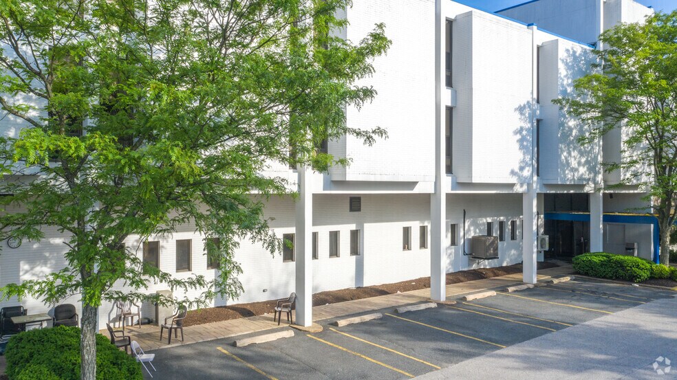 More Photos Of 3701 Southwestern Blvd, Baltimore Distribution For Lease