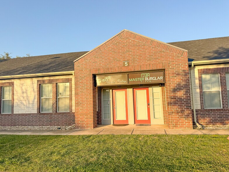 Primary Photo Of 1311 Chisholm Trl, Round Rock Office For Sale