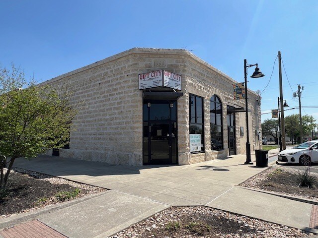 More Photos Of 202 North Gray, Killeen Freestanding For Lease