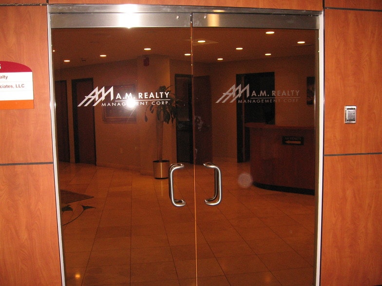 More Photos Of 76 Progress Dr, Stamford Research And Development For Lease