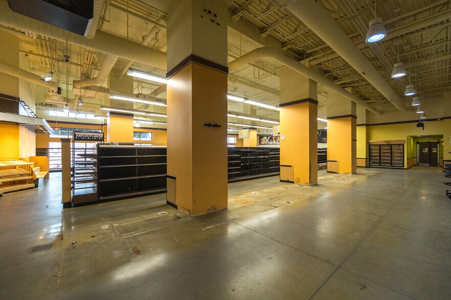 More Photos Of 3253 Dodge St, Omaha Hotel For Sale