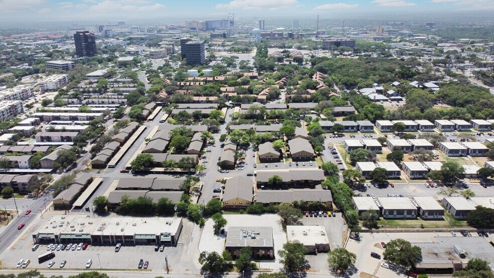 More Photos Of 4139 Gardendale St, San Antonio Office For Sale