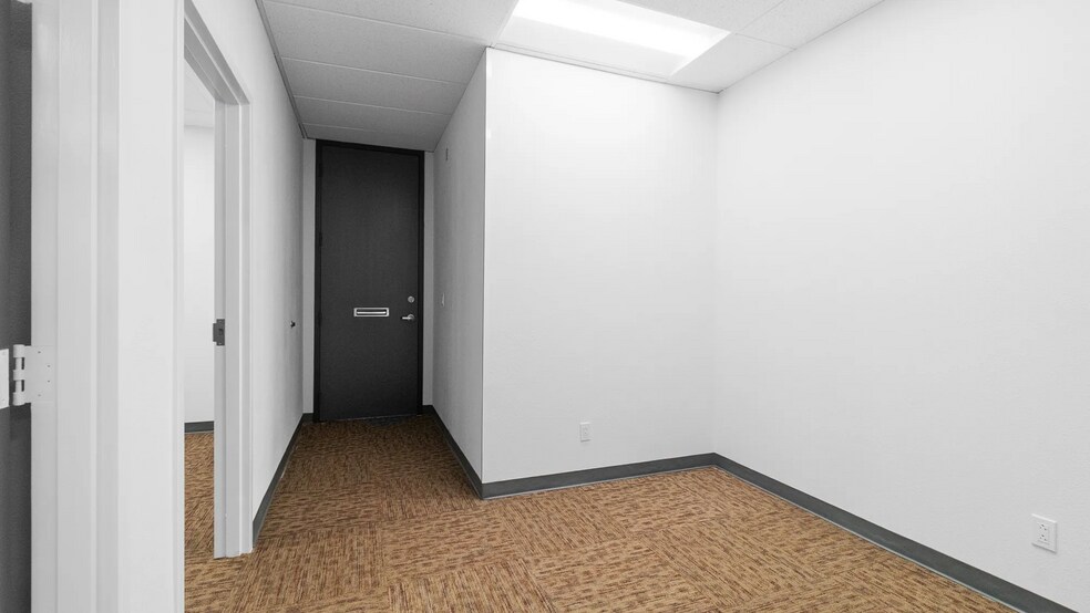 More Photos Of 2503 Lake Rd, Huntsville Office For Lease