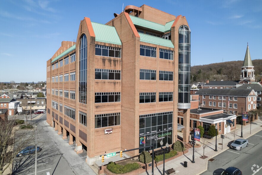 More Photos Of 124 E Main St, Ephrata Office For Sale