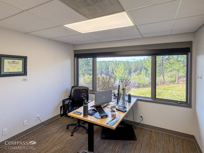More Photos Of 1001 SW Disk Dr, Bend Office For Lease
