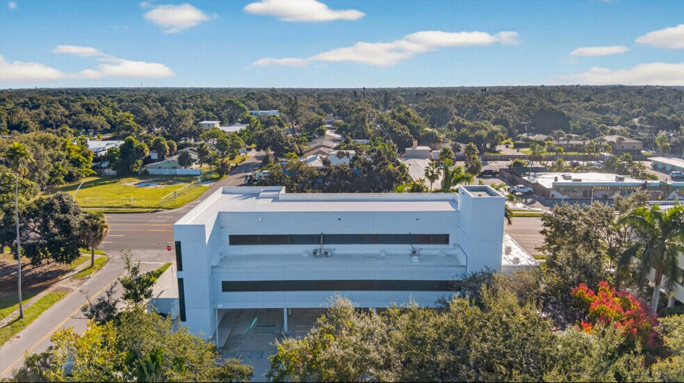 More Photos Of 2426 S Tamiami Trl, Sarasota Medical For Sale