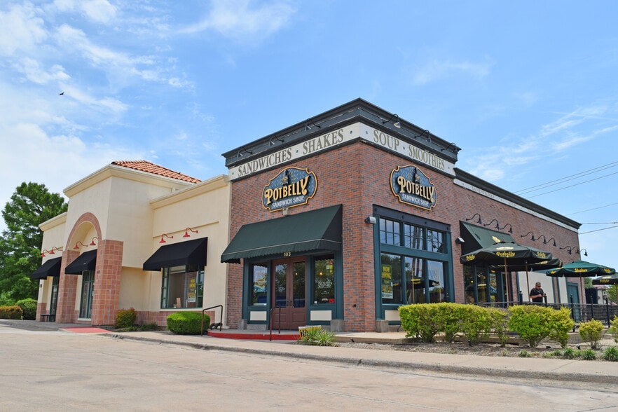 More Photos Of 601 W 15th St, Plano Restaurant For Lease