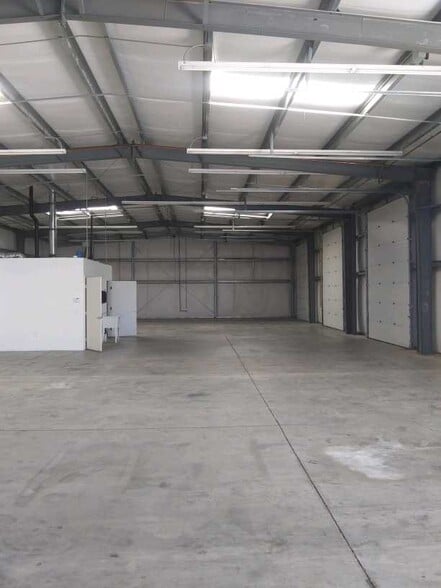More Photos Of 8300 E Valencia Rd, Tucson Warehouse For Lease