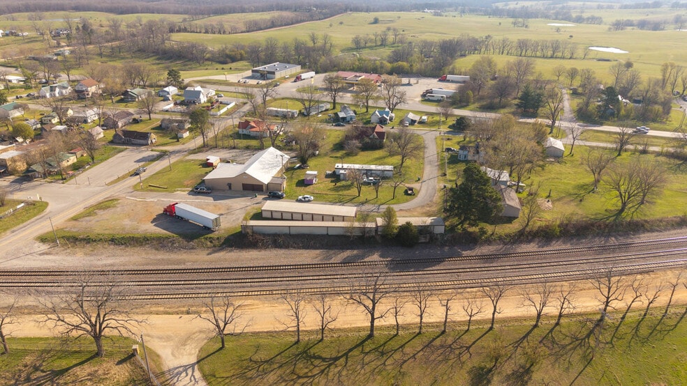 More Photos Of 101 Bingham st, Koshkonong Specialty For Sale