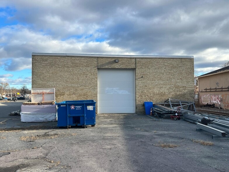 More Photos Of 159 Temple St, Nashua Warehouse For Lease