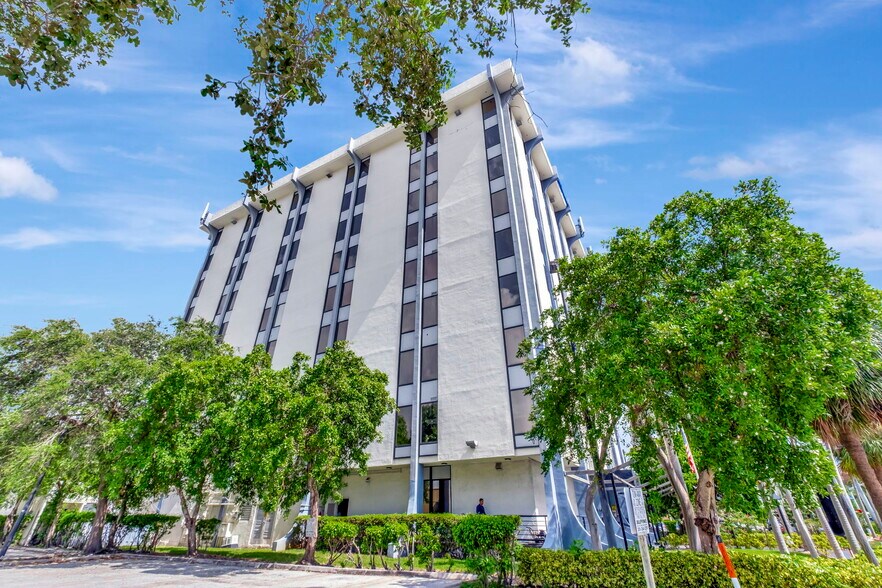 More Photos Of 12550 Biscayne Blvd, North Miami Medical For Lease