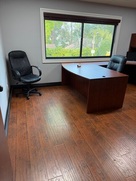 More Photos Of 23291 Ventura Blvd, Woodland Hills Loft Creative Space For Lease