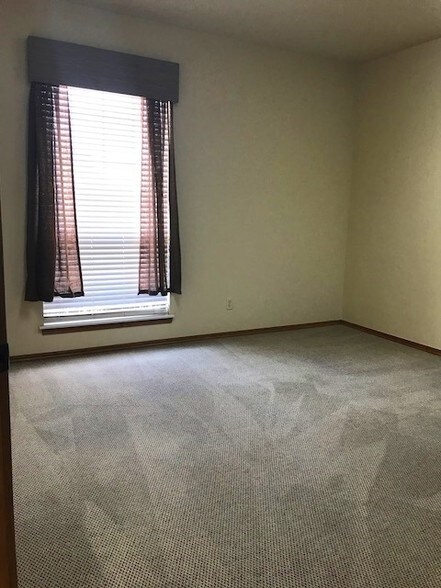 More Photos Of 417 W 18th St, Edmond Office For Lease