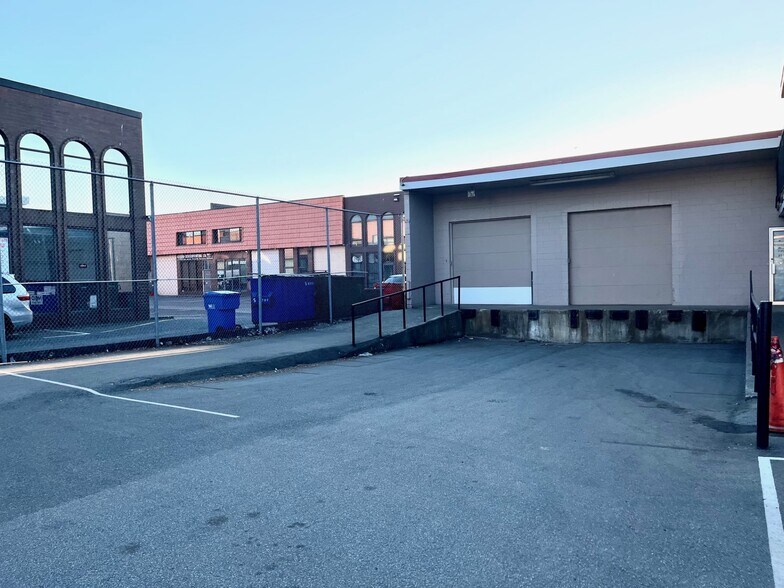 More Photos Of 8399 Ontario St, Vancouver Self Storage For Lease