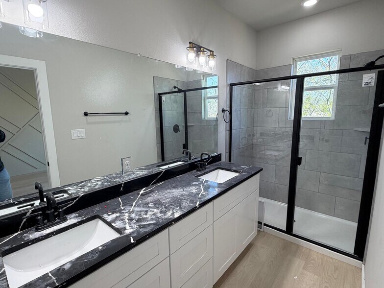 More Photos Of 525 Dakota St, San Antonio Multifamily For Sale