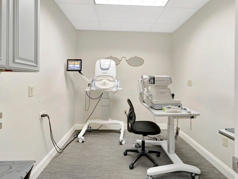 More Photos Of 1-5 N Main St, Mansfield Storefront Retail Residential For Lease