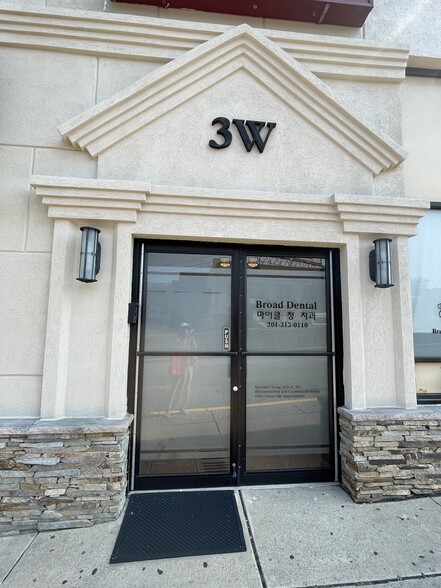 Primary Photo Of 3 W Columbia Ave, Palisades Park Medical For Lease