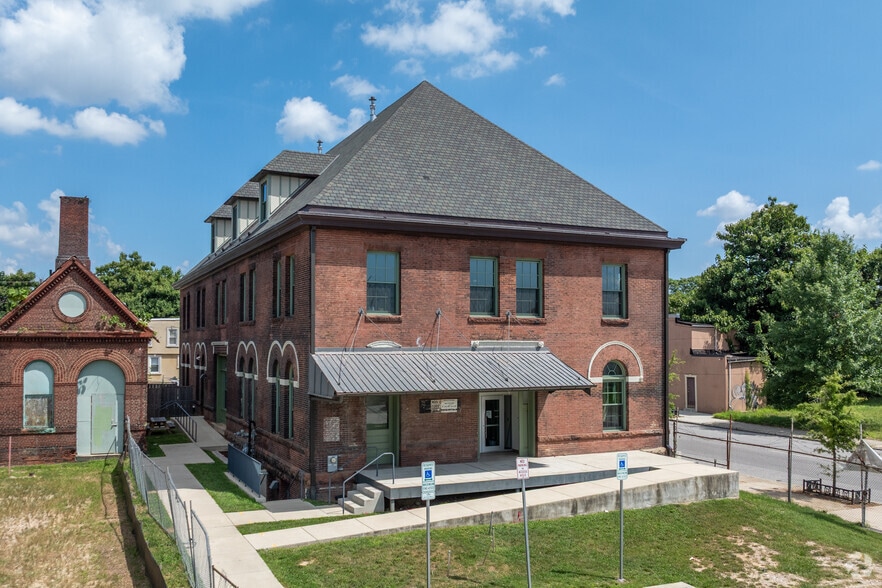 More Photos Of 1414 N Wolfe St, Baltimore Showroom For Lease