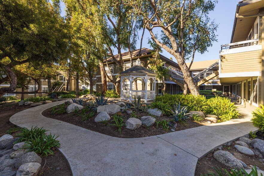 More Photos Of 2900 Bristol St, Costa Mesa Office For Sale