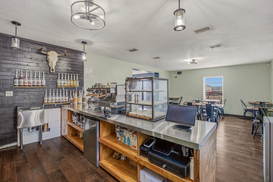 More Photos Of 608 SW Big Bend Trl, Glen Rose Restaurant For Sale