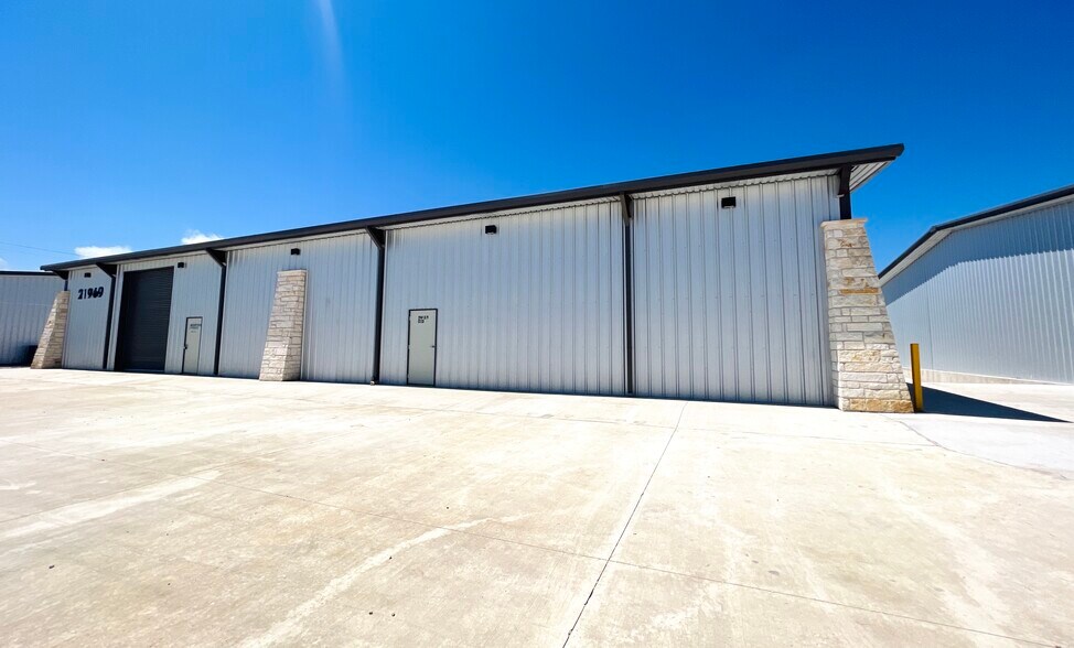 More Photos Of 21901 US-79 Hwy, Taylor Unknown For Sale