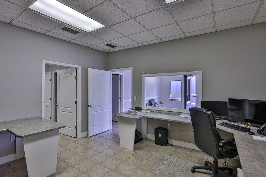 More Photos Of 711 Commercial Dr, Daytona Beach Manufacturing For Lease