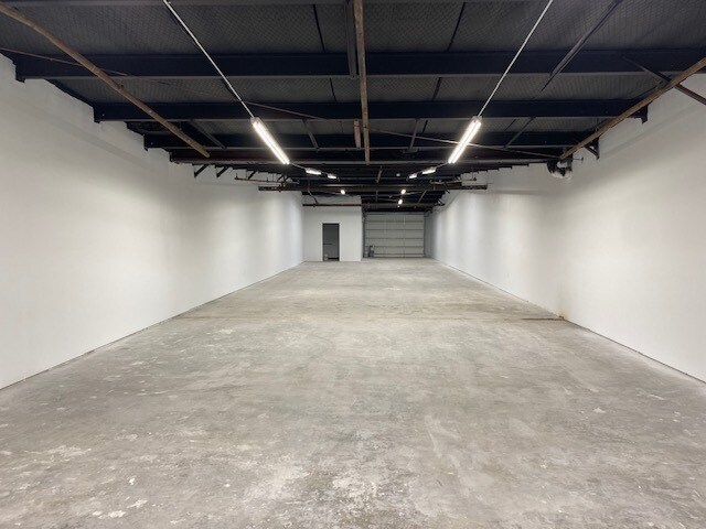 More Photos Of 140 Palm St NE, Live Oak Manufacturing For Lease